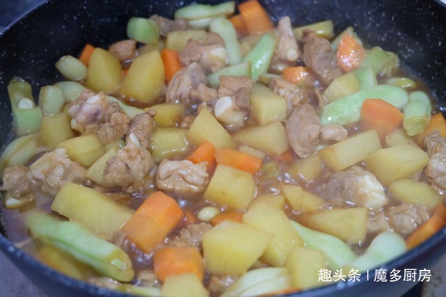 食材|电饭锅只蒸白米饭太浪费,4种食材和大米同煮,有肉有菜香喷喷
