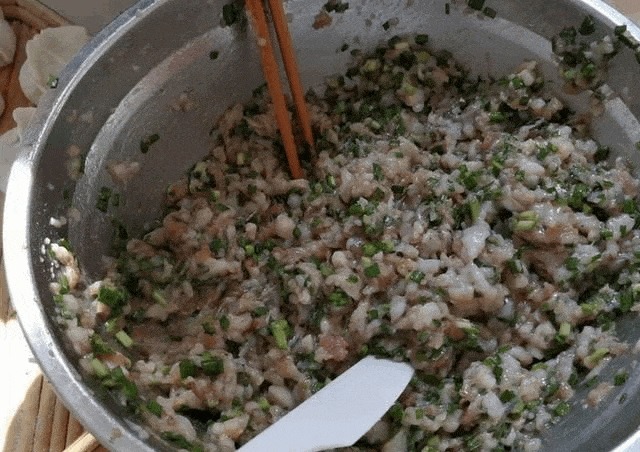 怀疑|第一次去农村婆婆家,她包饺子的食材让我怀疑人生,这下长见识了