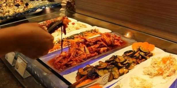 随便|只要交10元就能随便吃的自助餐厅,老板有一个“要求”,网友高