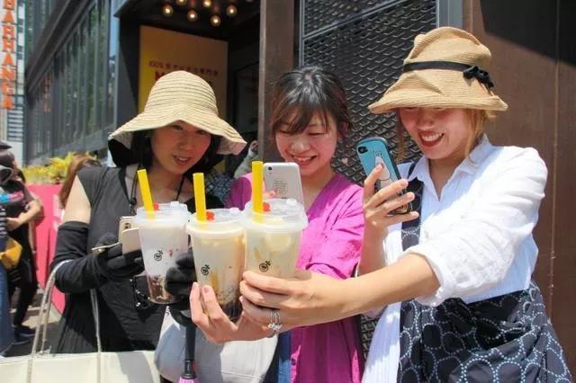 大街|排队6小时,加价买不到!在中国烂大街的产品,为何火遍日本