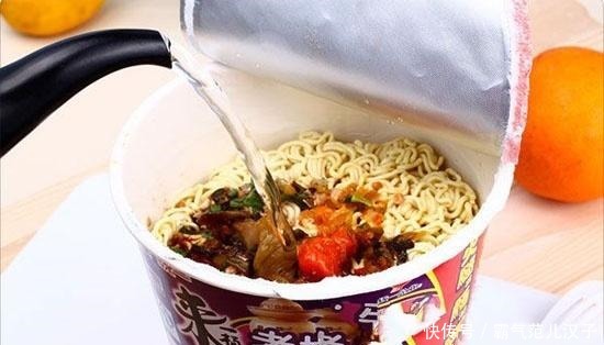雷区|康师傅“最难吃”的3款泡面,个个是雷区,敢吃的人是真吃货!