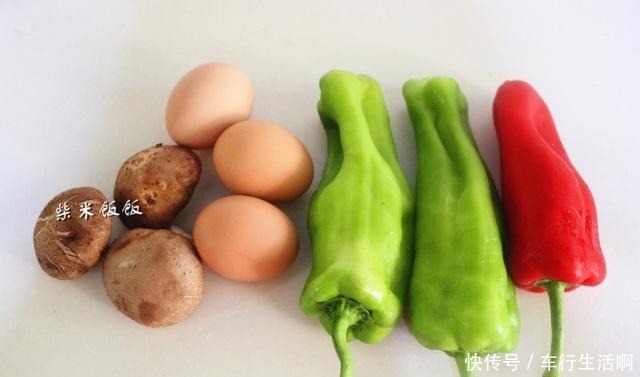 搭配一些|青椒炒鸡蛋，加它一起炒，营养翻倍，味道更鲜美，调料都省了！