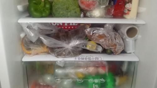 健康|家里冰箱打死都不能放这4种物品,赶快拿走,别拿家人健康开玩笑