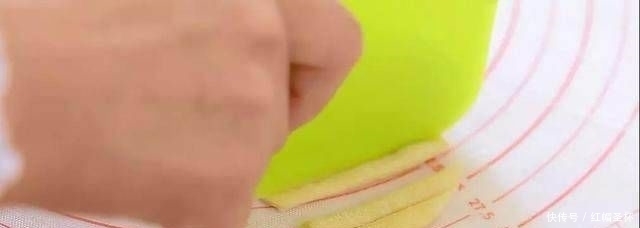  比买|不需要一滴油，只需要电饭锅。手工做的沙琪玛比买的沙琪玛好吃得多