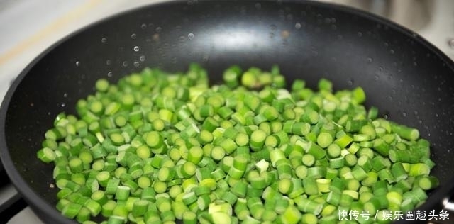 洗肠|此菜是天然“洗肠草”,杀菌清肠道,1周吃2次,排出宿便一身轻