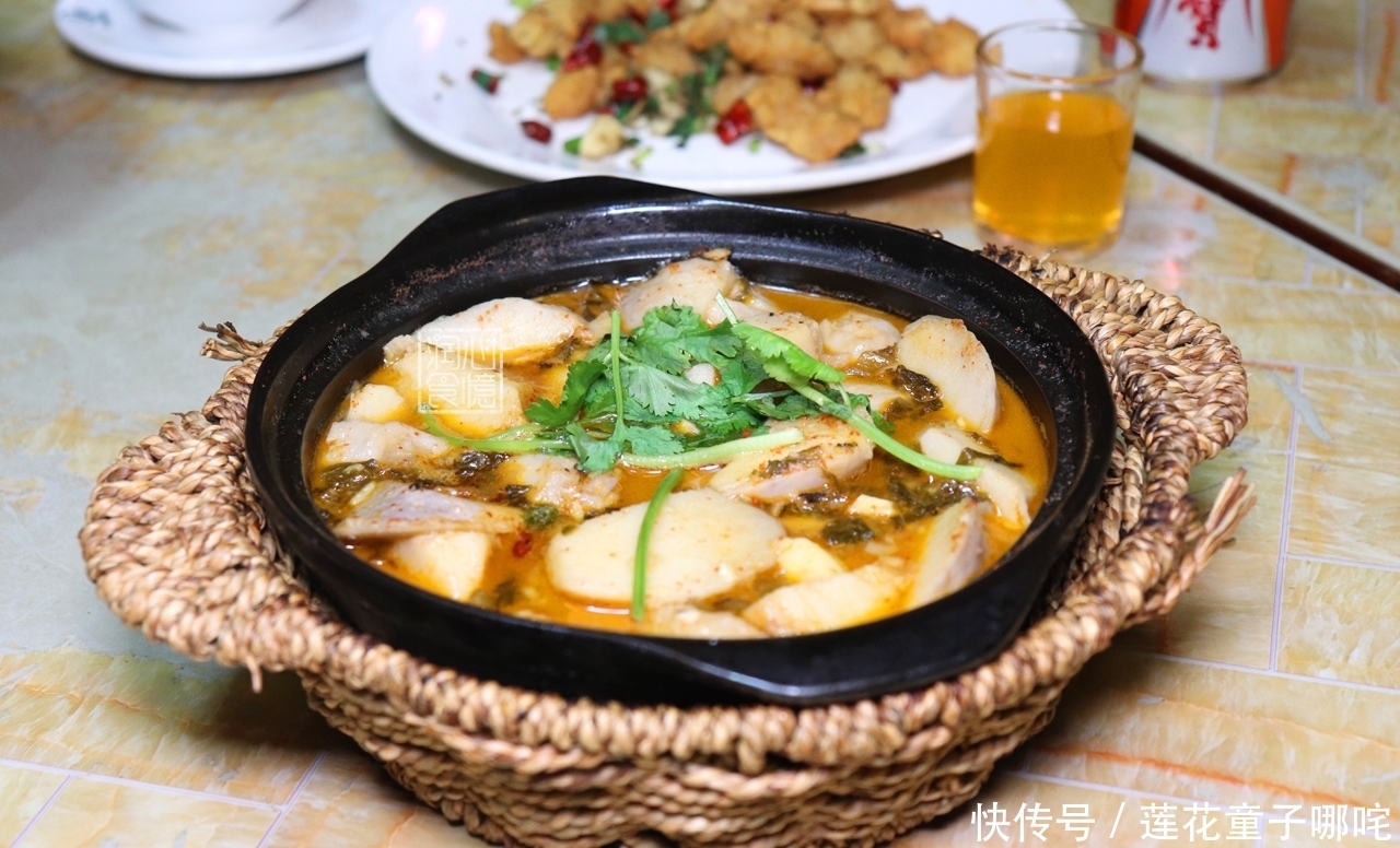 吃饱|一家人外面聚餐,点7个菜上了4个菜就吃饱了,老婆:下次不会再来