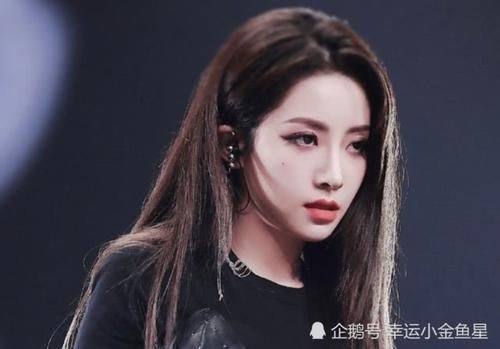  到底|周梓倩曝光喻言《青你2》决赛造型，到底是无心之失还是故意而为