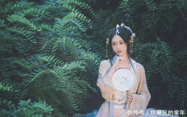 女子|四十岁女子献媚七旬老汉：图你不洗澡还是图你老？是图你的金项链