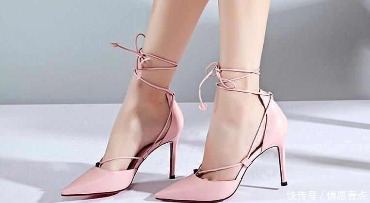 高跟鞋|尖头与细高跟的结合,将小脚的纤细骨感展露无遗,更拉长腿部线条