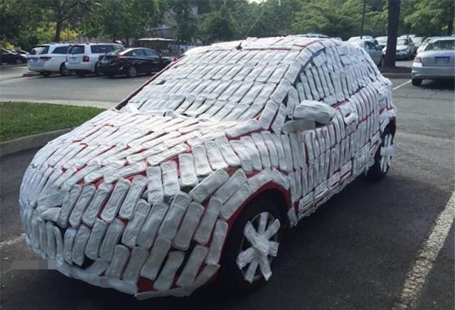  做法|路虎车霸占自己车位1周，小伙愤怒，一招让路虎车丢尽脸