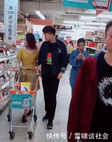 穿反|妹子，虽然裙子穿反了，可你穿出了另一种风格啊，厉害了