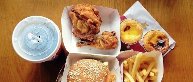 还换|美国肯德基出售人造肉炸鸡,为此还换了新包装,一份就能卖到56元