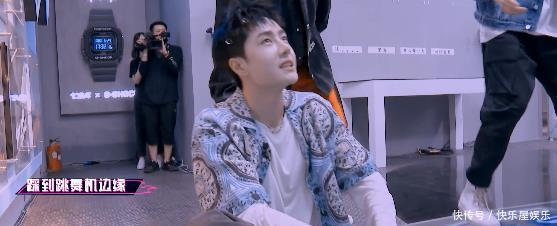 炫酷|王一博带伤上场,水中滑跪炫酷,张艺兴欢乐挑刺:一博没有脱衣服