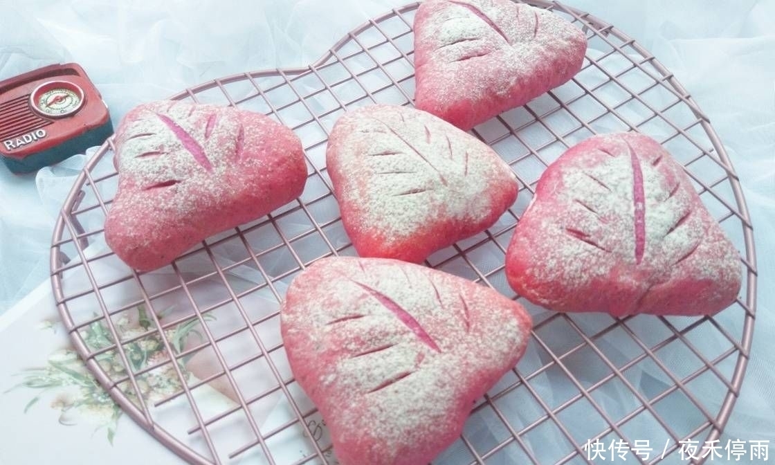 黄油|粉色火龙果麻薯软欧面包