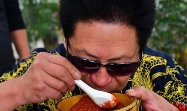 医生|“中国辣王”李永志，不听医生劝阻每天吃5斤辣椒，后来如何？