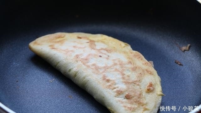 揉面|1把韭菜5个鸡蛋,教你懒人早餐,不和面不揉面,出锅孩子连吃3个