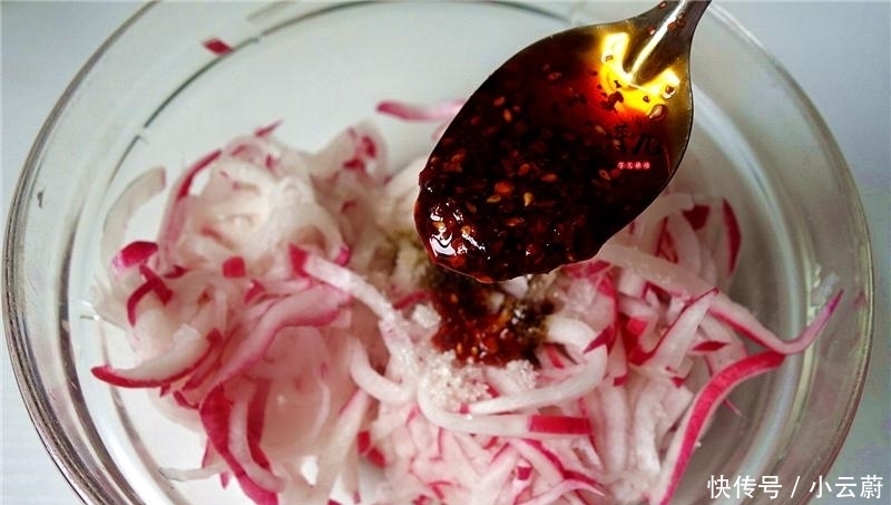 简单|萝卜最好吃的做法,简单快手,脆嫩爽口,麻辣开胃,好吃又下饭