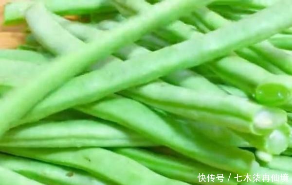 四季豆|四季豆这样做,色泽翠绿,清脆爽口,超级下饭,实在太好吃了