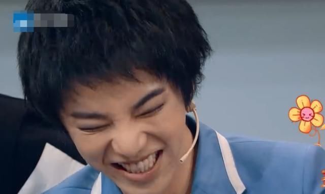 节目中|杨迪妈妈现场介绍对象,花花笑得很无奈,谁留意关晓彤反应很真实