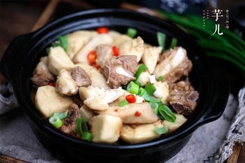 排骨|芋头烧排骨好吃有诀窍,多一步芋头白又粉,美味下饭,一盘不够吃