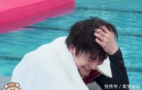 奔跑吧|蔡徐坤遇水就“脱妆”,画面放大十倍看清他的素颜:21岁的脸?