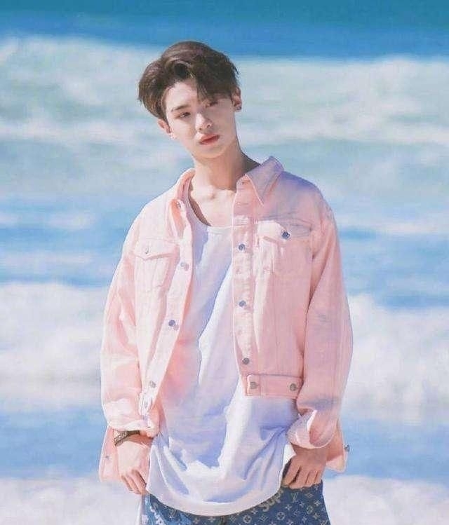  十足|黄明昊，气质出众，青春洋溢，活力十足，人见人爱的弟弟