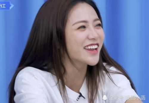 谢可寅|谢可寅表面装傻实则处处提防节目组,手段太高明不愧是选秀前辈