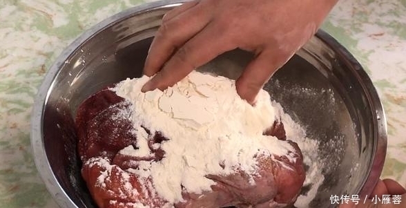 洗过之后|洗猪内脏时,用盐和碱都错了,用“它”10分钟就好,干净还没腥味