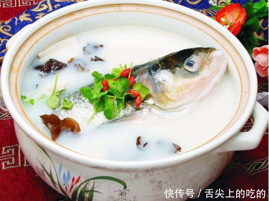 豆腐汤|美味鲜甜的鱼头豆腐汤，像极了咸味牛奶，盛一碗流连忘返