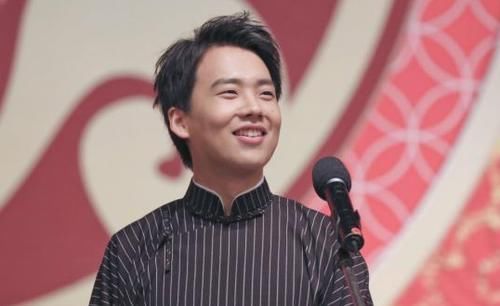 着急|看看23岁孟星亚,再看24岁郭麒麟,难怪孟非郭德纲着急成“亲家”