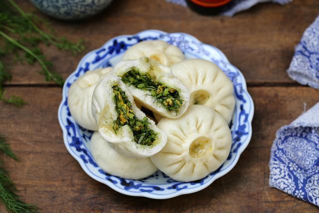  倍儿|此菜自带特殊香气，蒸包子口感一流，透白暄软倍儿鲜美，真解馋！