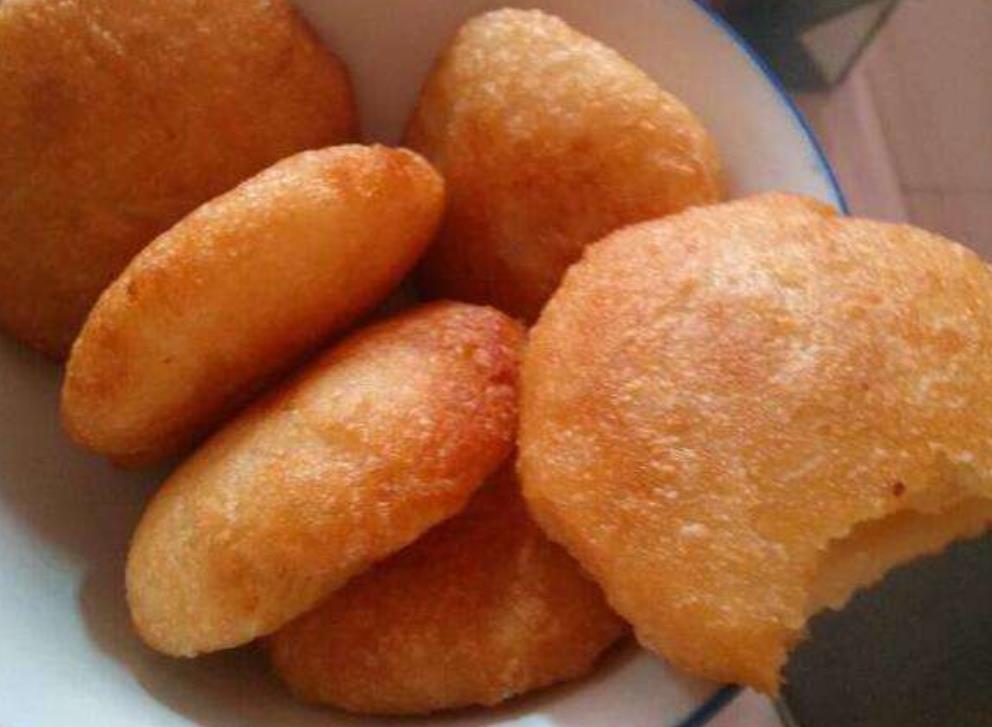  外酥|做炸糖糕，掌握2个技巧，不开裂不漏糖，外酥里软，个个空心