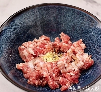 饺子|#钟于经典传统味#手工红椰菜扇贝饺子