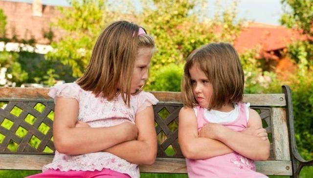 孩子们|兄弟姐妹竞争是很正常的现象,化解兄弟姐妹之间竞争的5个技巧!