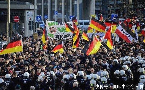 政府|300人被捕！政府抗疫不力，数万示威者直接包围国会大厦