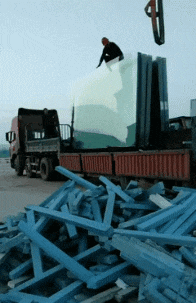 日子|搞笑GIF:这些日子受尽了多少委屈,在老丈人面前哭成这样啊。