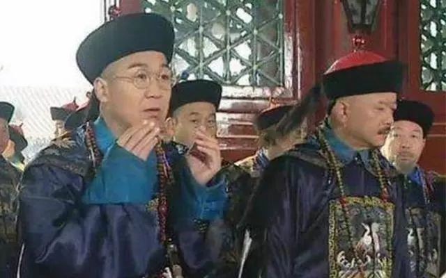 瞬间|乾隆给纪晓岚张白纸让他宣读，纪晓岚一张口，乾隆瞬间龙颜大悦