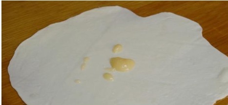 面团|烙饼想要柔软多层?大多以为要抹很多油,用开水烫面,其实都不对