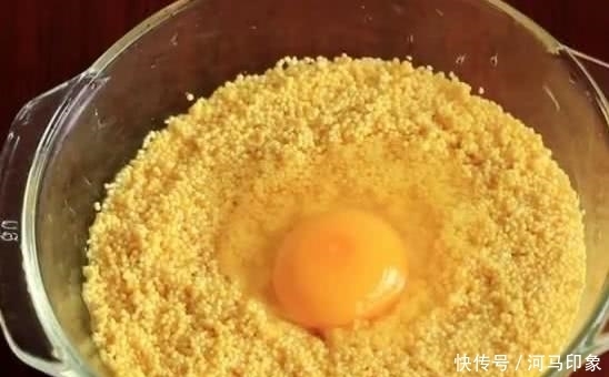  搅拌均匀|小米别再熬粥了，一个鸡蛋，一包牛奶，那样做好吃又营养
