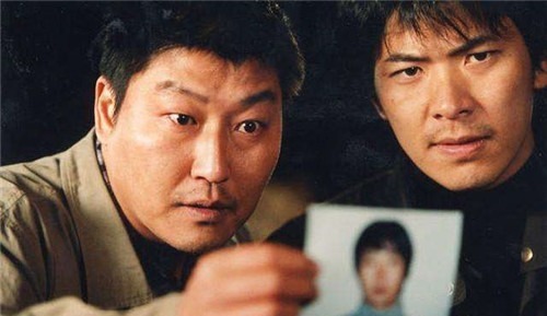 律师|他杀人潜逃33年被发现，藏身地点让抓捕人员诧异，律师不能判刑