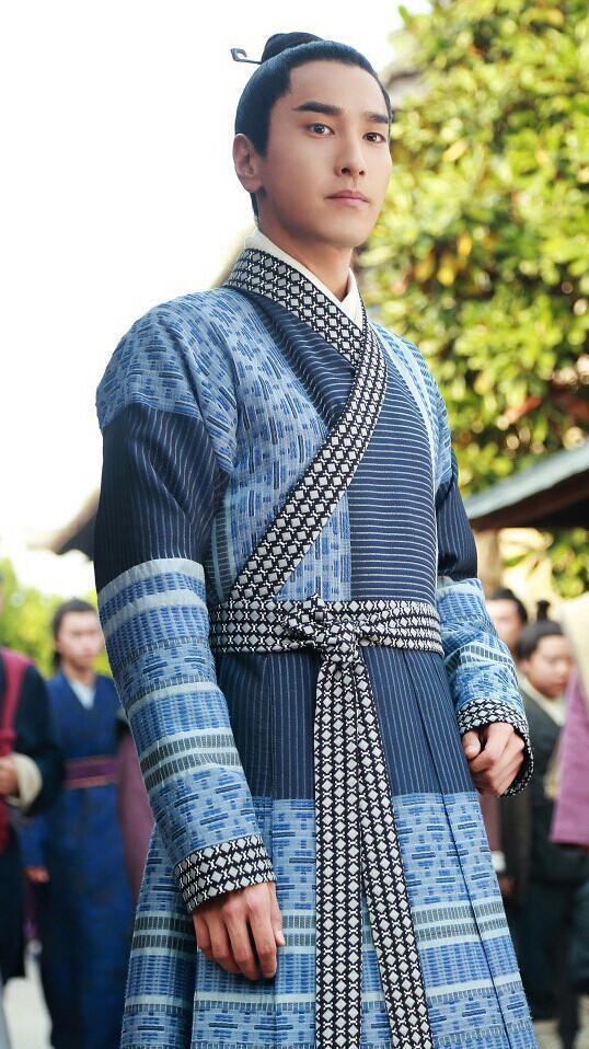 细节|找不同,一身玄衣的夜华每件服饰都有不同的小细节,你发现了吗