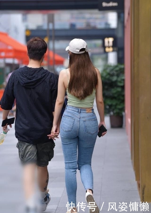 牛仔|微胖女生的休闲装,清凉吊带加牛仔,轻松展现个人魅力