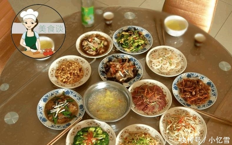 老妈|周末家庭聚餐, 老妈嫌在外面吃太破费, 做了11菜一汤, 吃个精光!