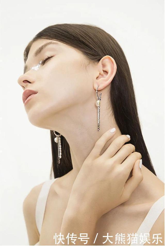 珍珠饰品|年轻人越来越爱珍珠配饰，看看都有哪些明星带火的款