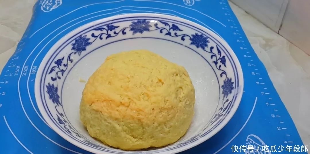 零食|5个鸡蛋,1斤面粉,锅里一炒,做出创意小零食,比蛋糕好吃十倍