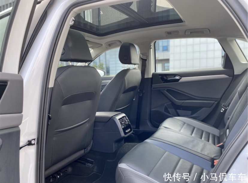  价格|大众速腾提车记，行驶质感不亚于中级车。全款优惠3.3万算便宜吗