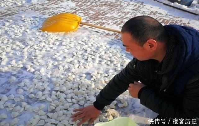 事实上|东北的冬天, 扒开雪堆就能发现美味! 南方人看呆: 不敢相信!