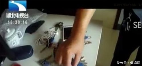  情侣|床下有人……情侣房中遭遇惊魂一刻，居然从床下抓出一“君子”