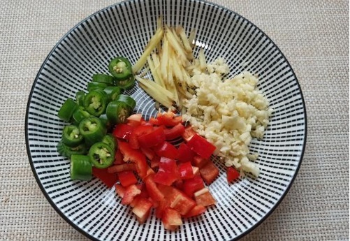 黄瓜|凉拌黄瓜料汁怎么调?多数人不懂,调味品乱放,怪不得味道不好吃