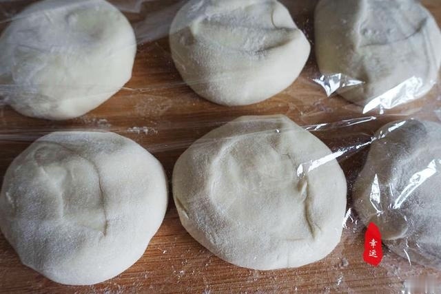  破皮|馅饼这样做才不破皮，皮薄馅足不露馅，原来和面也有小技巧